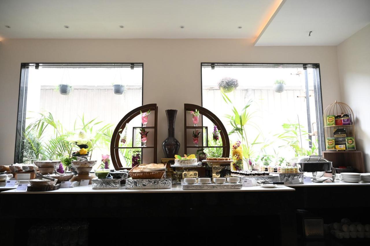 Sachika Hotels, Guwahati Dış mekan fotoğraf