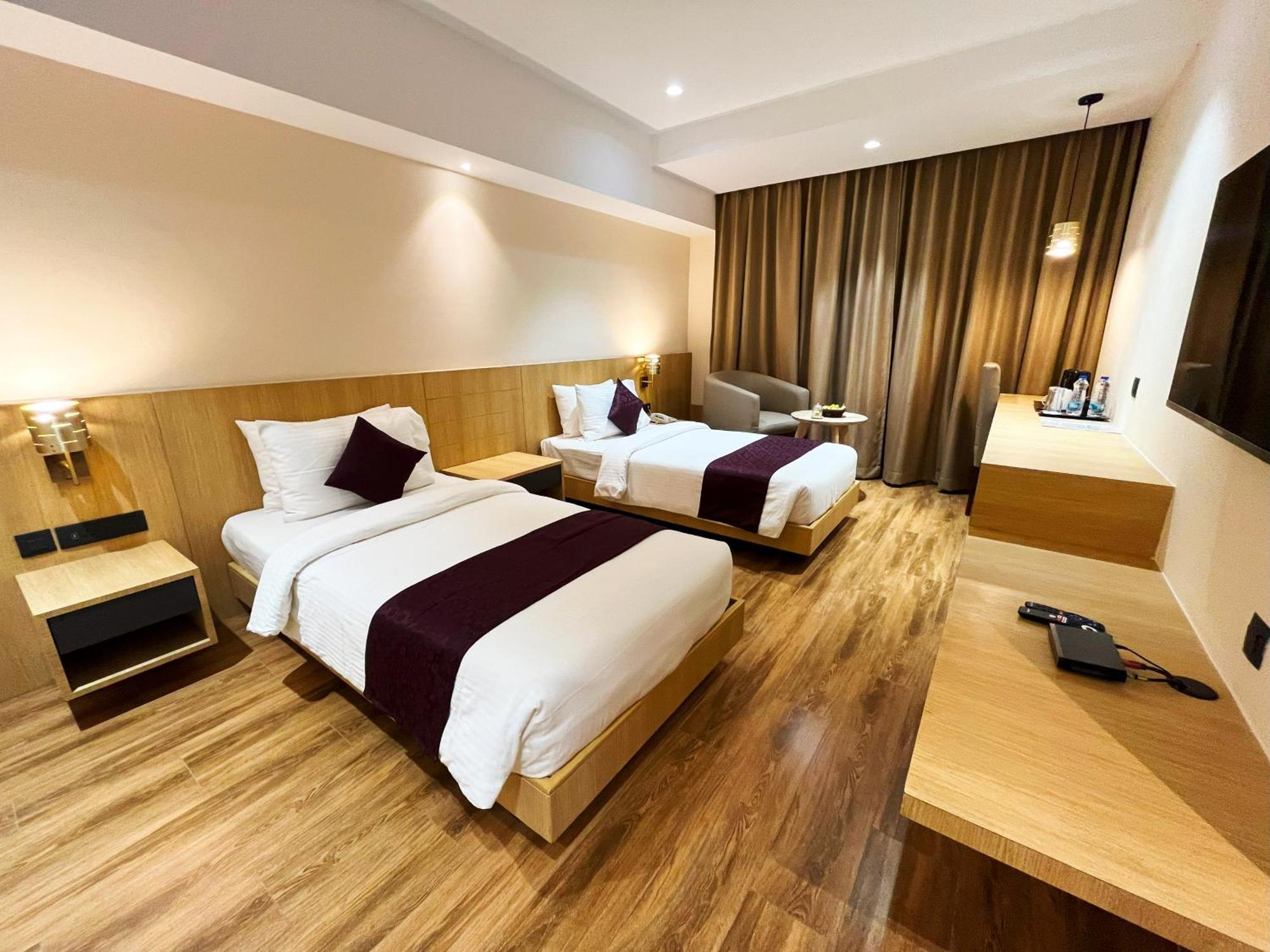 Sachika Hotels, Guwahati Dış mekan fotoğraf