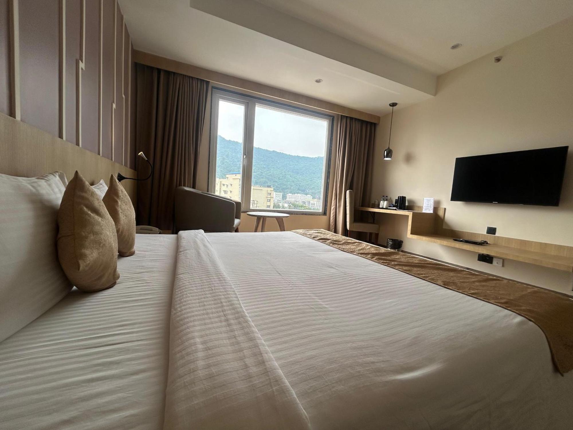 Sachika Hotels, Guwahati Dış mekan fotoğraf