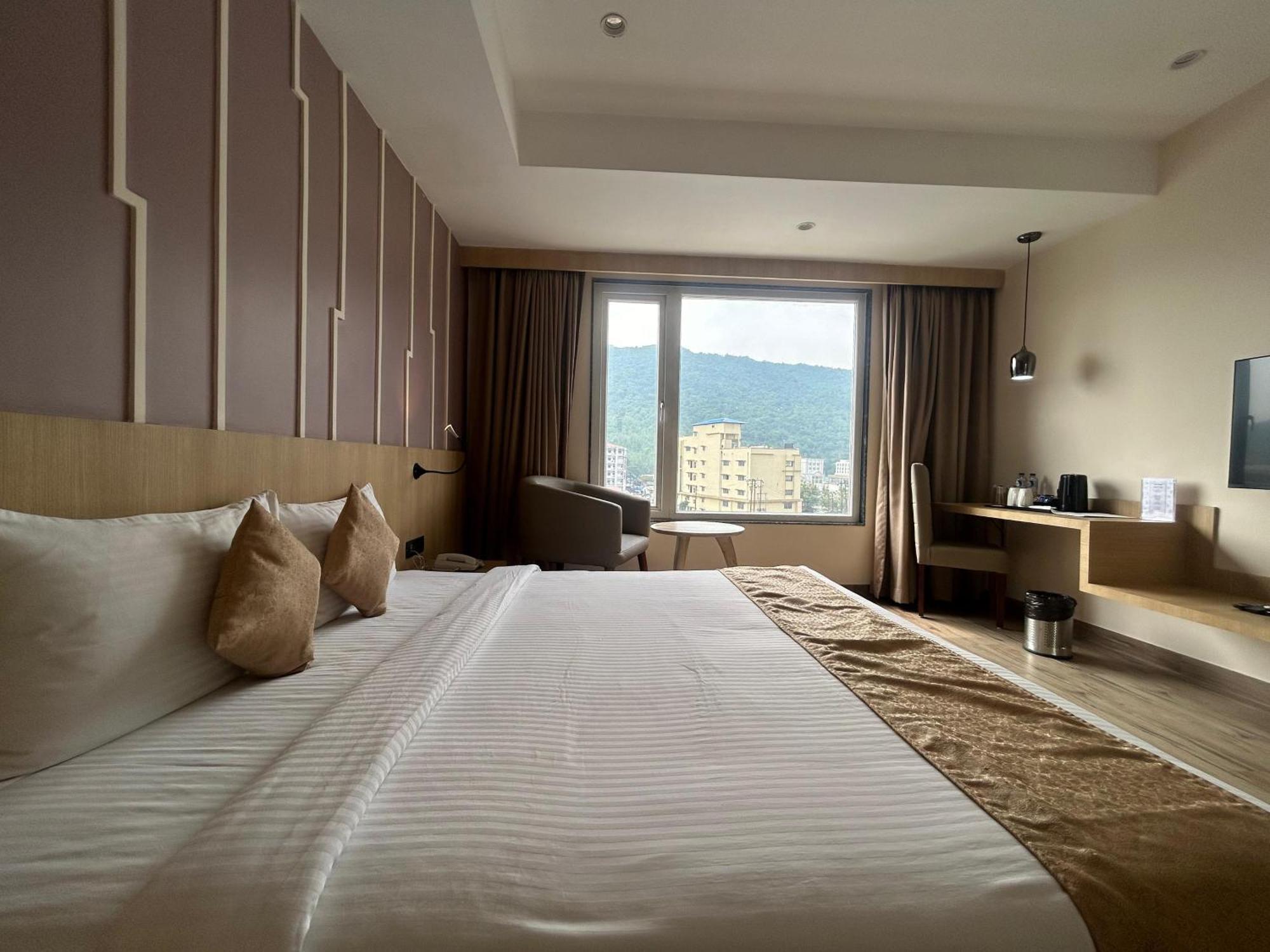 Sachika Hotels, Guwahati Dış mekan fotoğraf