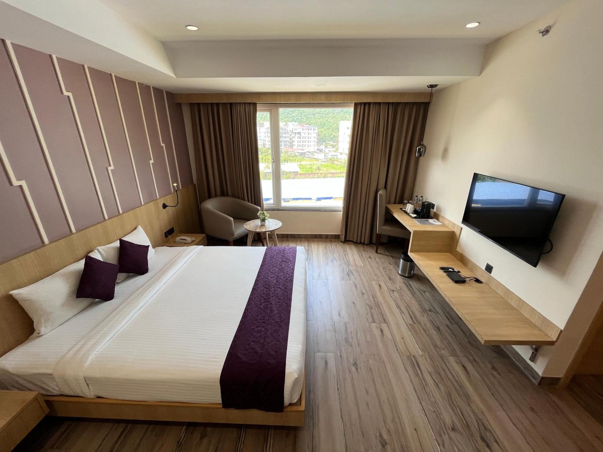 Sachika Hotels, Guwahati Dış mekan fotoğraf