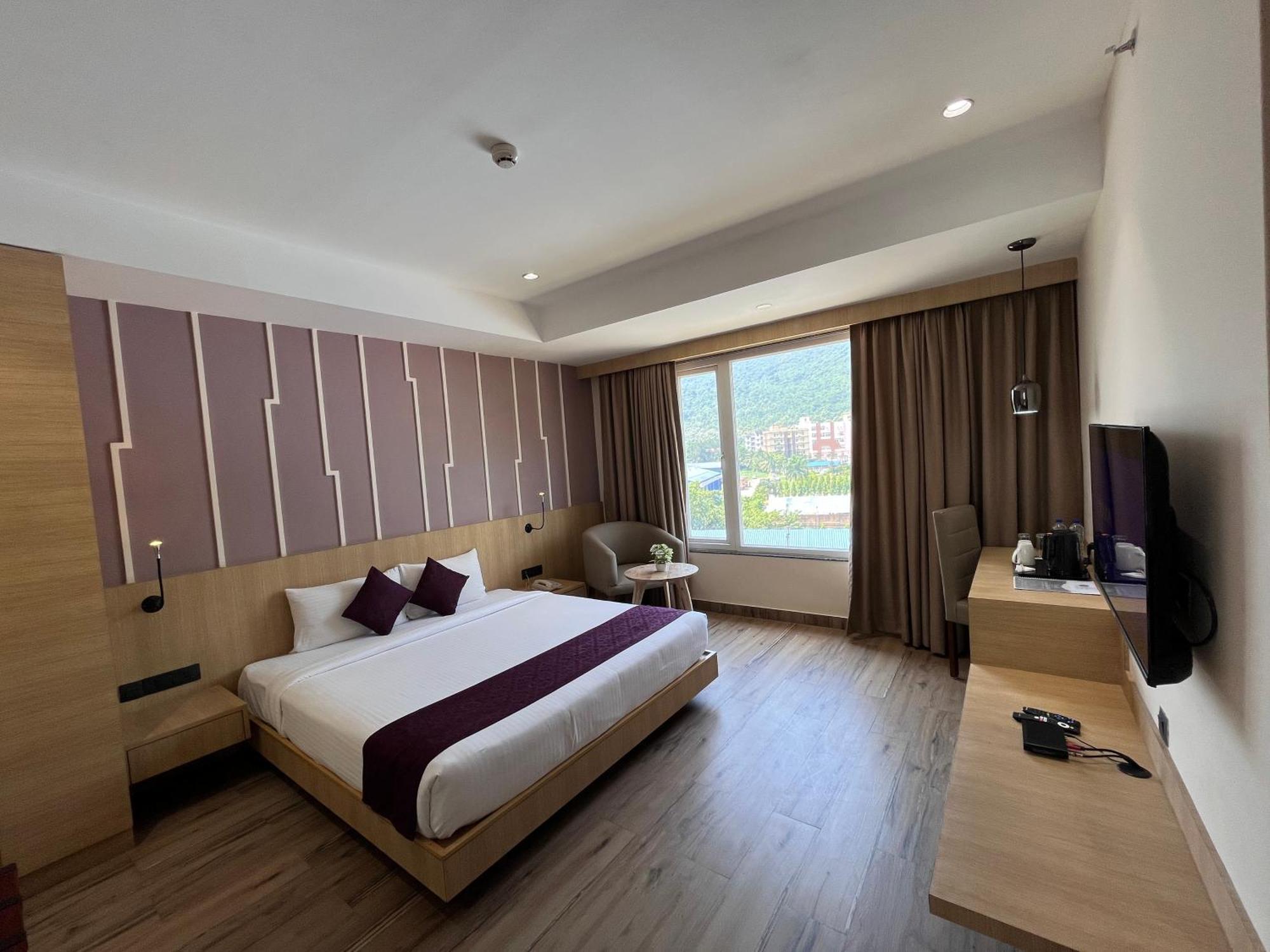Sachika Hotels, Guwahati Dış mekan fotoğraf